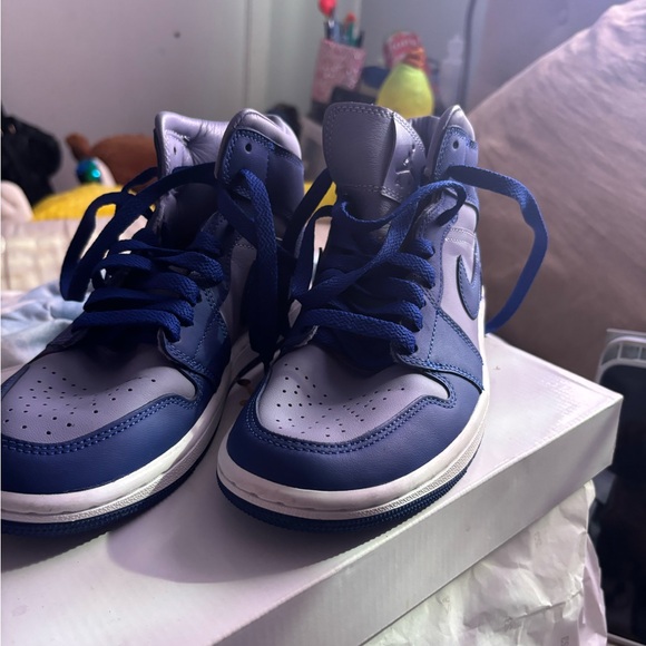 Women’s  Iron Purple/Deep royal blue Air Jordans 1 Mid SE - Picture 3 of 7